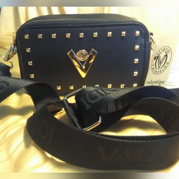 BNWT VALENTIO ORLANDI CROSSBODY/ SHOULDER BAG BLACK W/ GOLD HARDWARE GORGEOUS - Picture 2 of 11